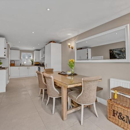Stylish 3 Bedroom Townhouse For 5 Guests, Set In The Medieval Grid With Off Street Parking Bury St. Edmunds 외부 사진