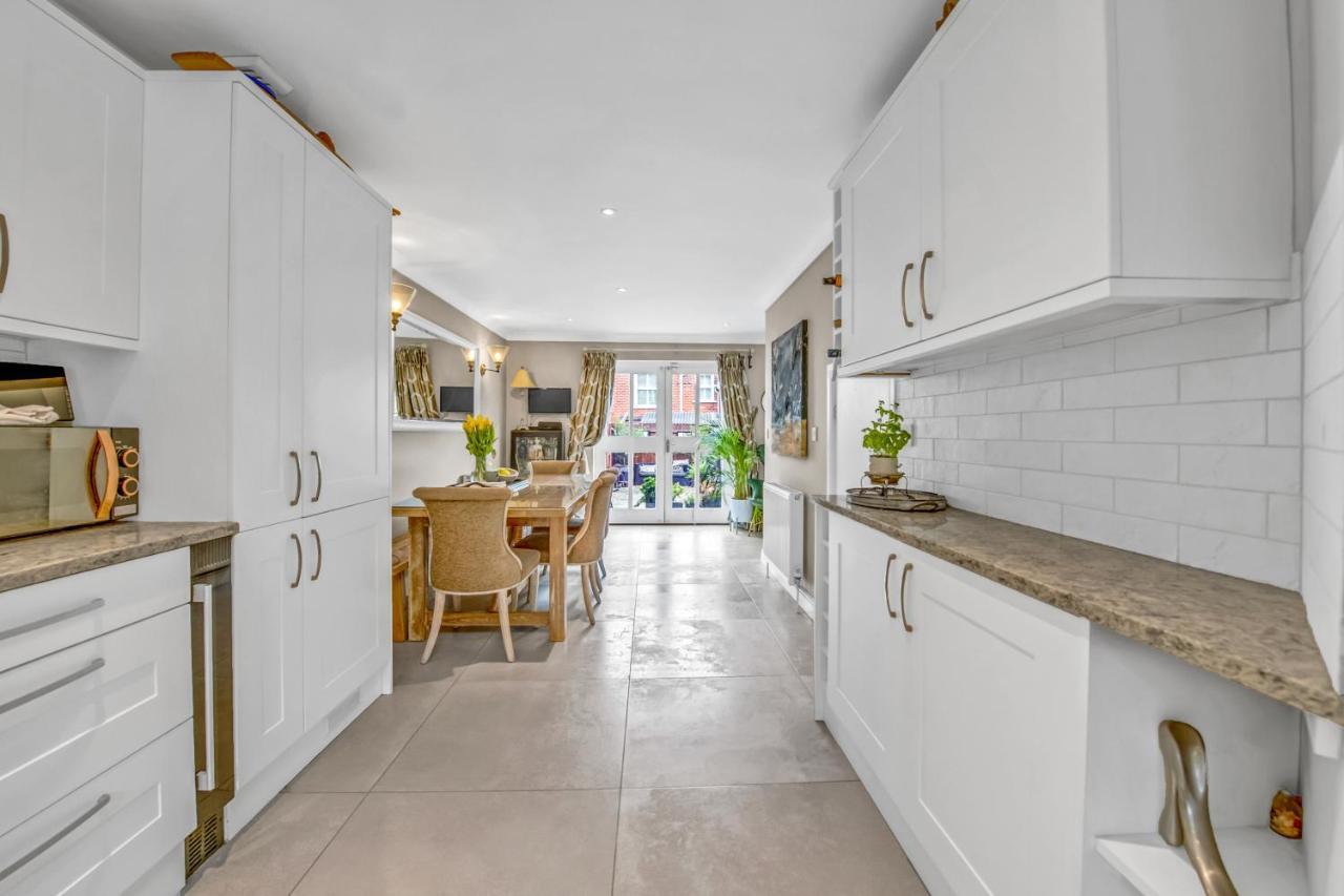 Stylish 3 Bedroom Townhouse For 5 Guests, Set In The Medieval Grid With Off Street Parking Bury St. Edmunds 외부 사진