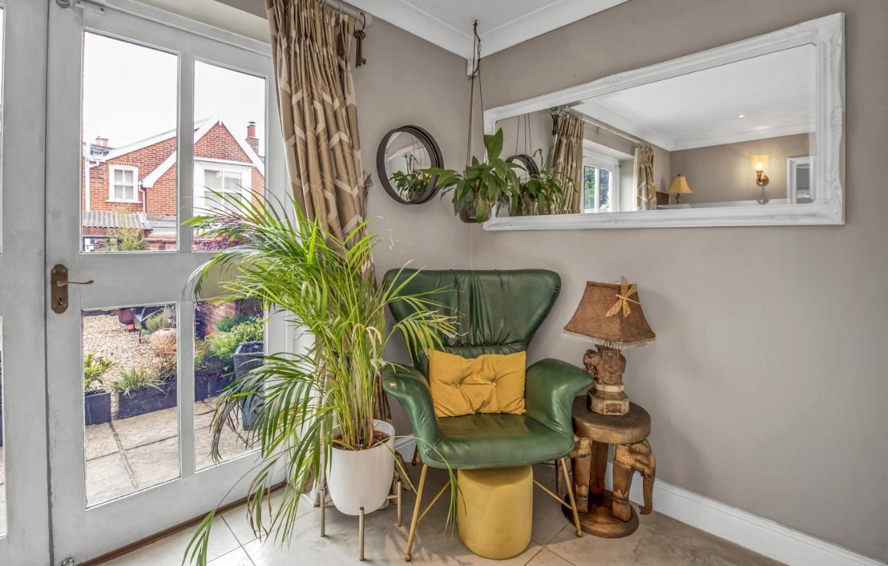 Stylish 3 Bedroom Townhouse For 5 Guests, Set In The Medieval Grid With Off Street Parking Bury St. Edmunds 외부 사진
