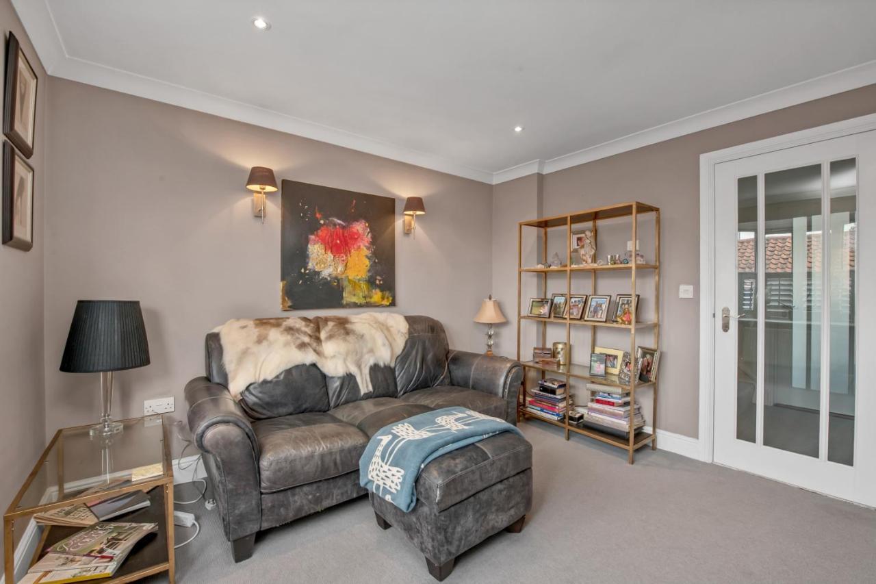 Stylish 3 Bedroom Townhouse For 5 Guests, Set In The Medieval Grid With Off Street Parking Bury St. Edmunds 외부 사진