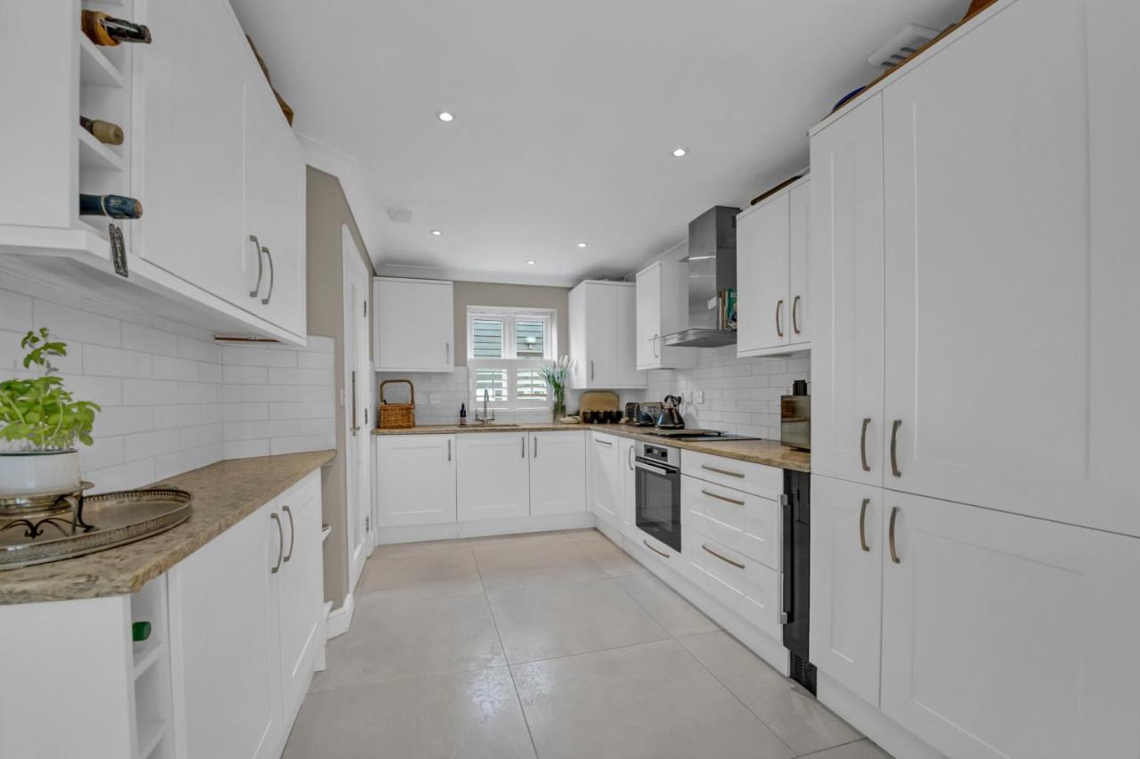 Stylish 3 Bedroom Townhouse For 5 Guests, Set In The Medieval Grid With Off Street Parking Bury St. Edmunds 외부 사진