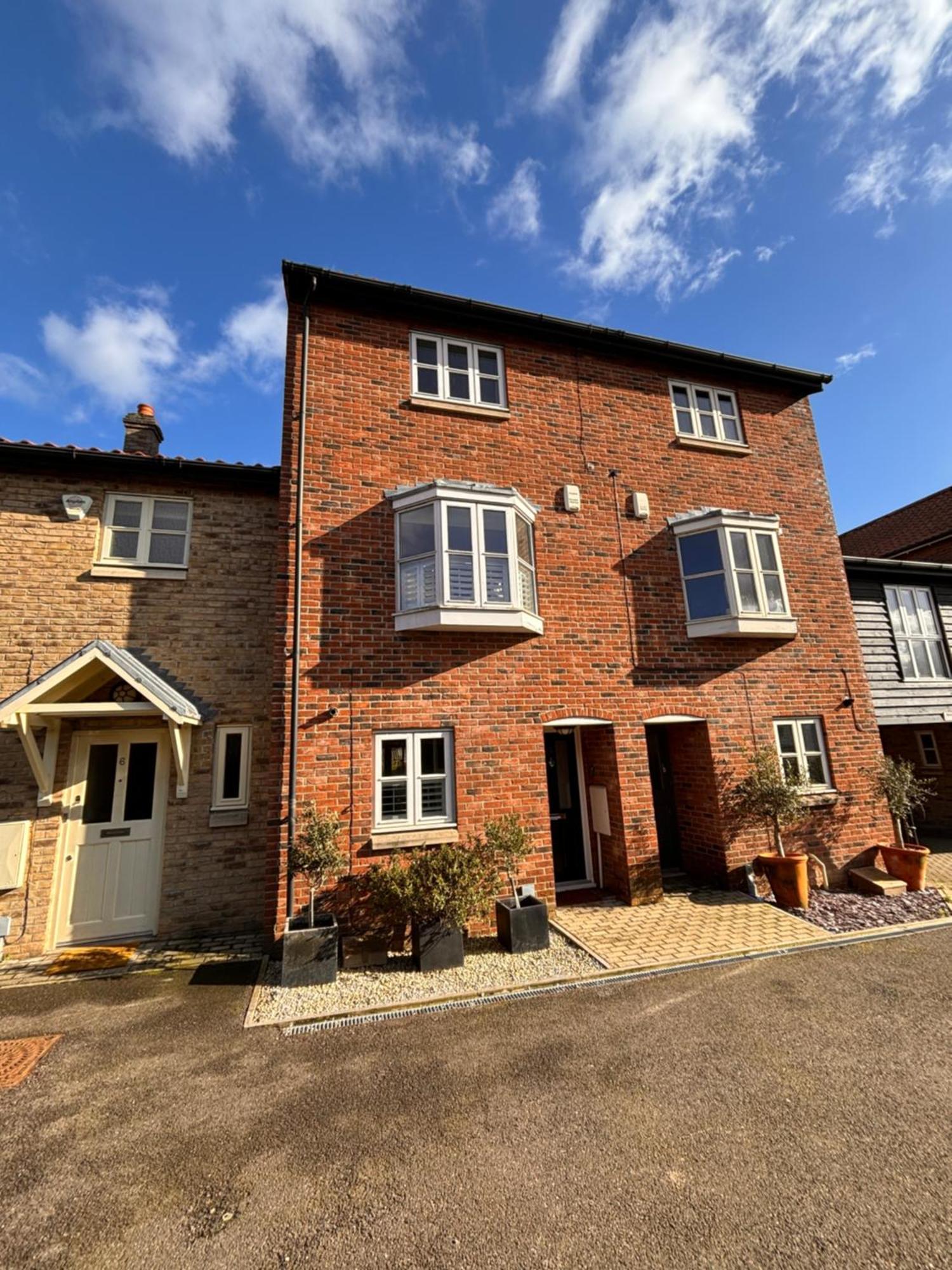 Stylish 3 Bedroom Townhouse For 5 Guests, Set In The Medieval Grid With Off Street Parking Bury St. Edmunds 외부 사진
